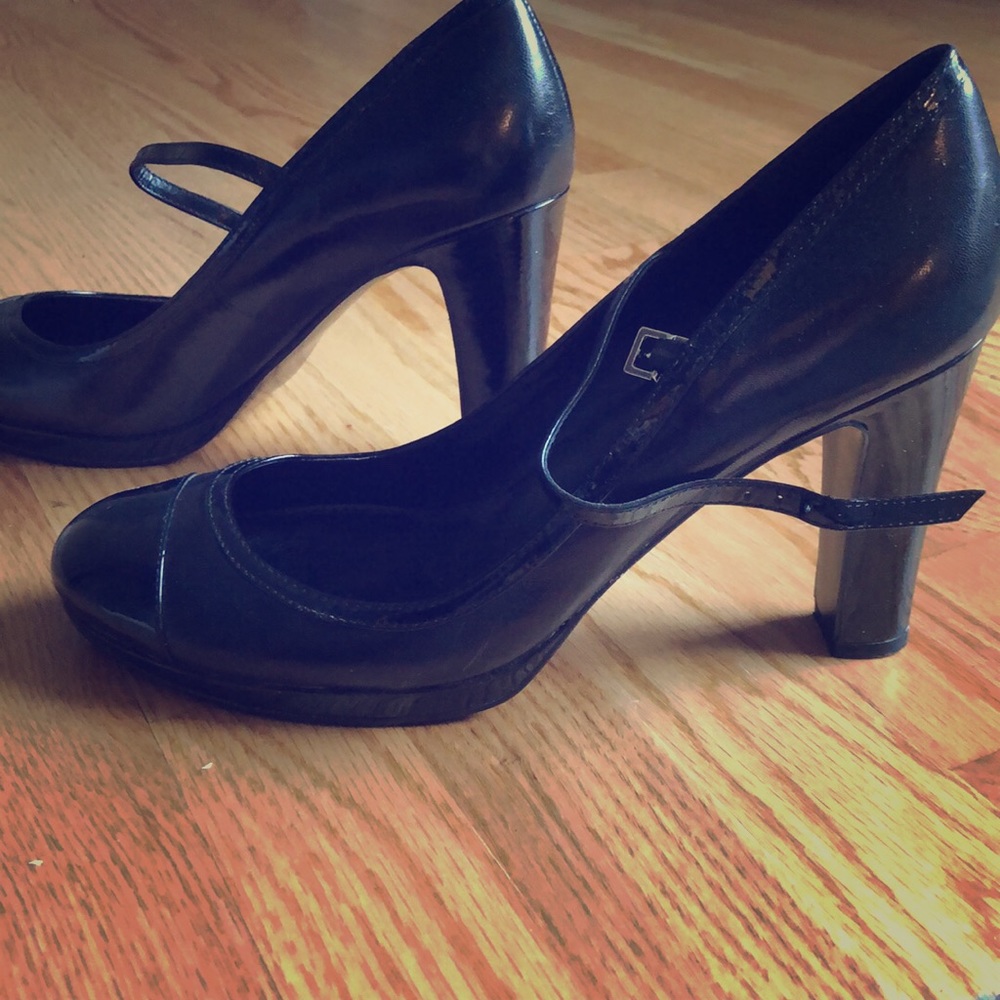 Ralph Lauren black pumps